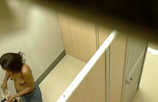 XXX آن فيلم سكسي لبناني فيلم سكسي لبناني مرد روی چمن لگد می زند.