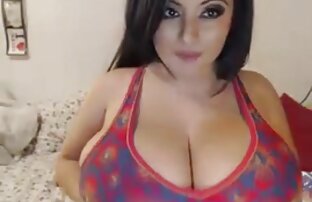 XXX اولیویا سن سینه و کلاه خود سكسي لبلاني را نشان می دهد.