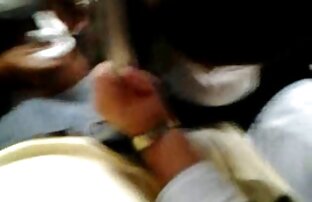 XXX دختر فيلم سكسي لبناني با شورت کوتاه خواستار رابطه جنسی است.