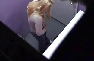 XXX جوجه بلوند روسی ایوانا در جوراب ساق مساج لبناني سكسي بلند خودارضایی می کند